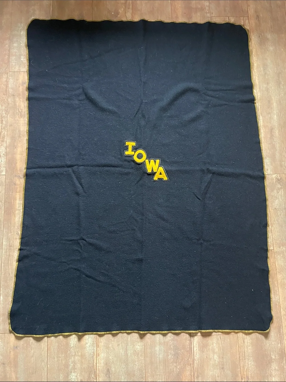 Vintage Amana Woolen Mills throw blanket | IOWA